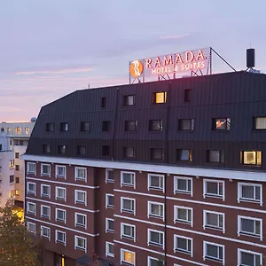 Ramada & By Wyndham North Бухарест